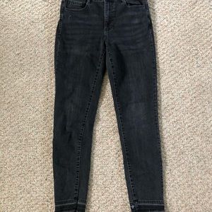 garage size 9 jeans. only worn a handful of times. no flaws